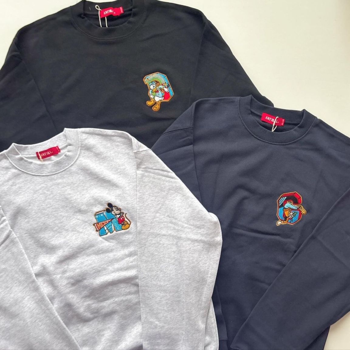 大人size[即納]   【ミッキーマウス】ワンポイント刺繍スウェット