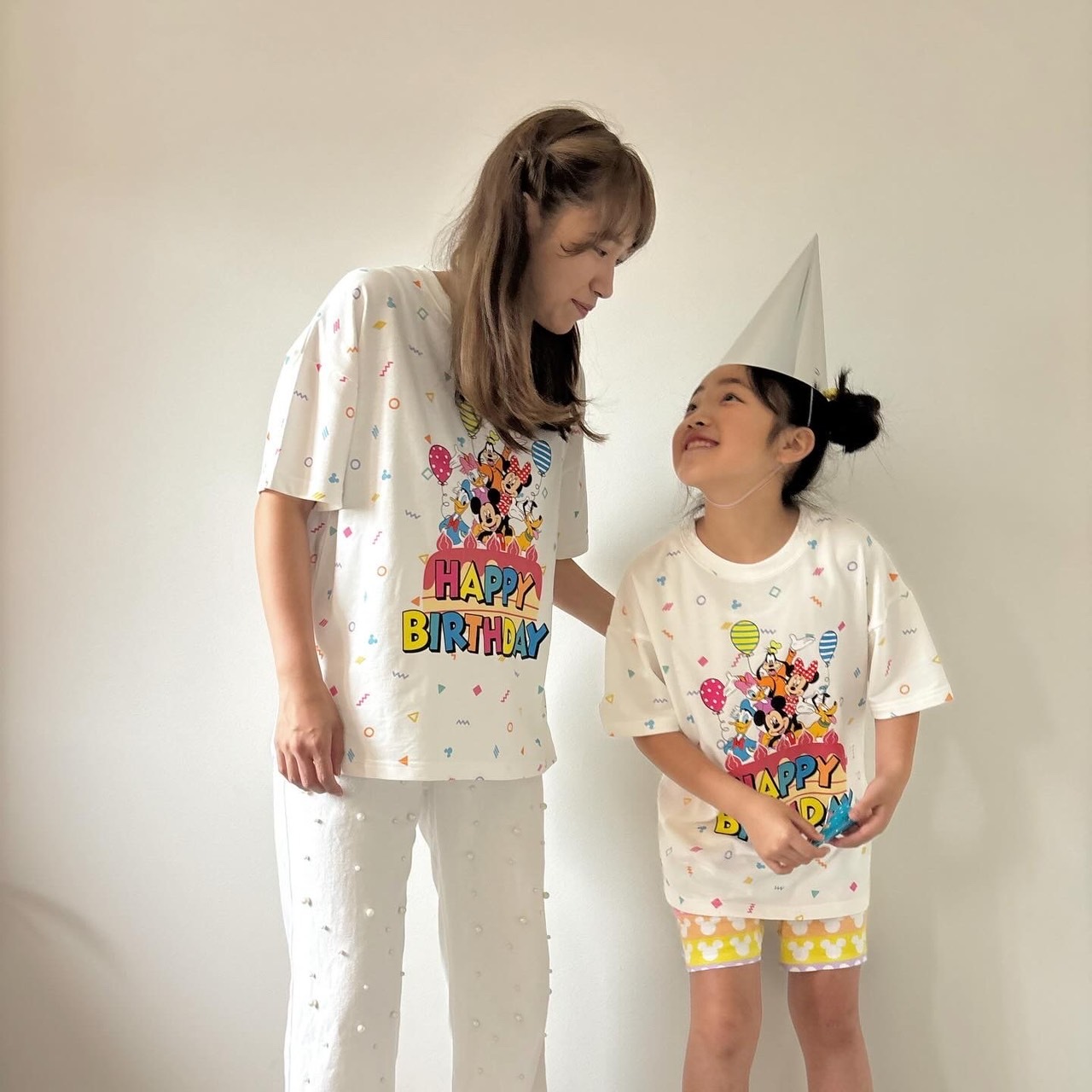 90-140&大人size [即納]  Mickey Friends Happy Birthday Tシャツ   ( mes favoris original )