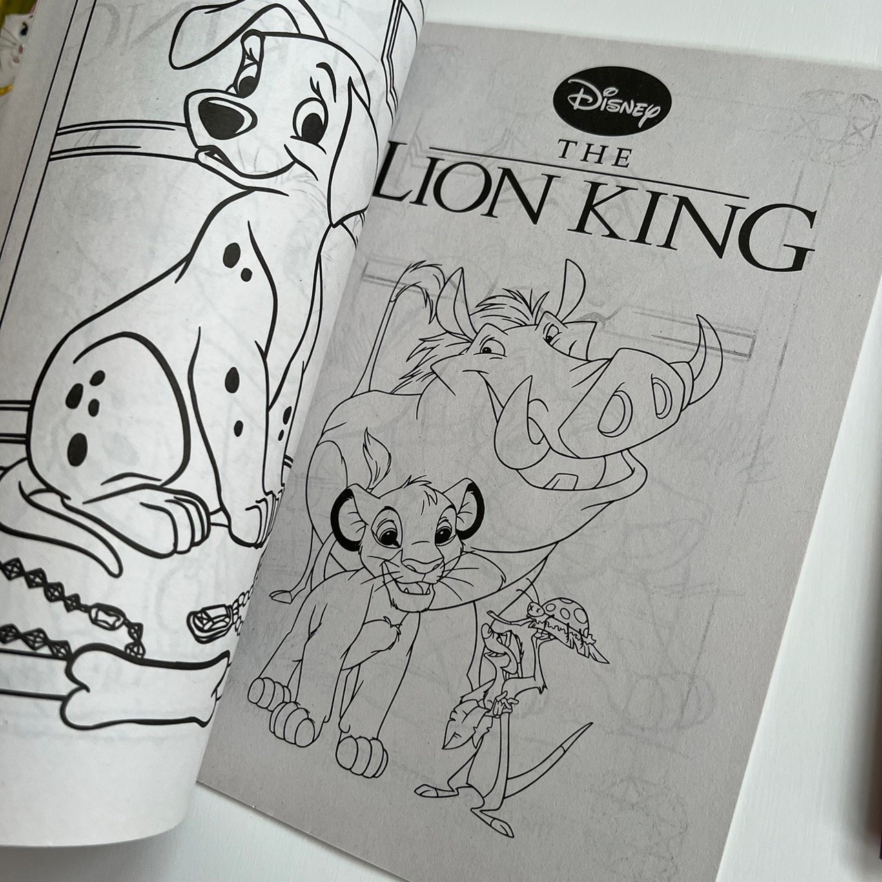 [即納] Disney キャラクター　塗り絵