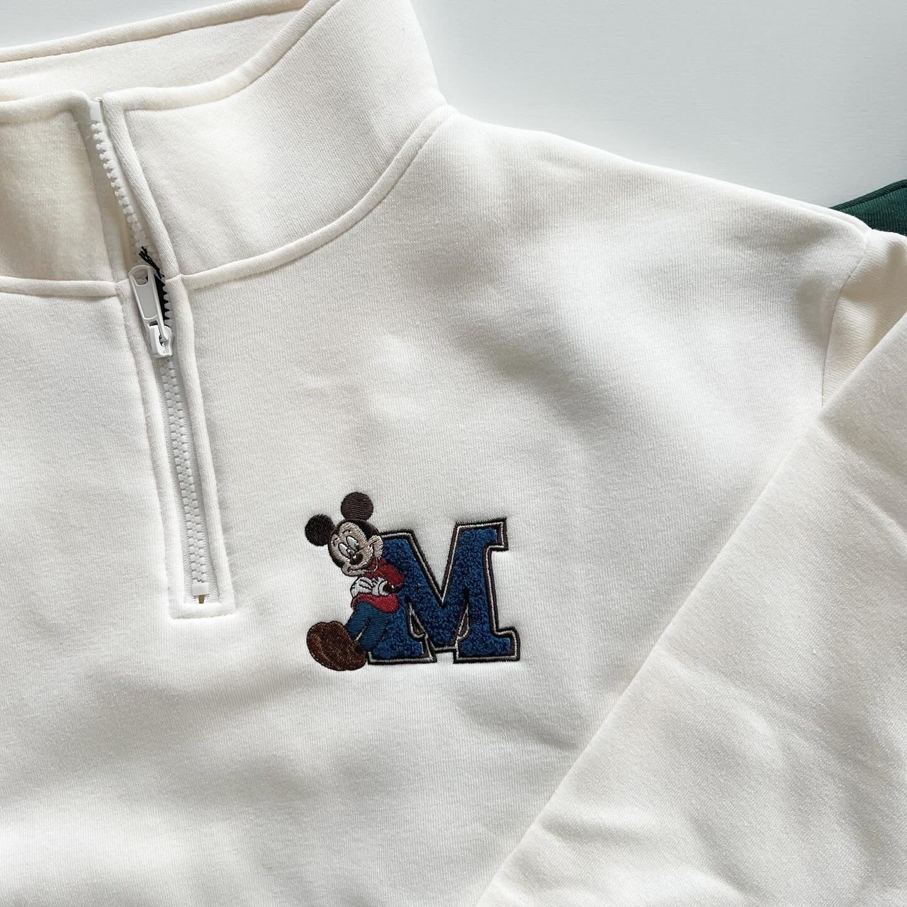 大人size[即納]   ハーフジップミッキー刺繍裏起毛トレーナー