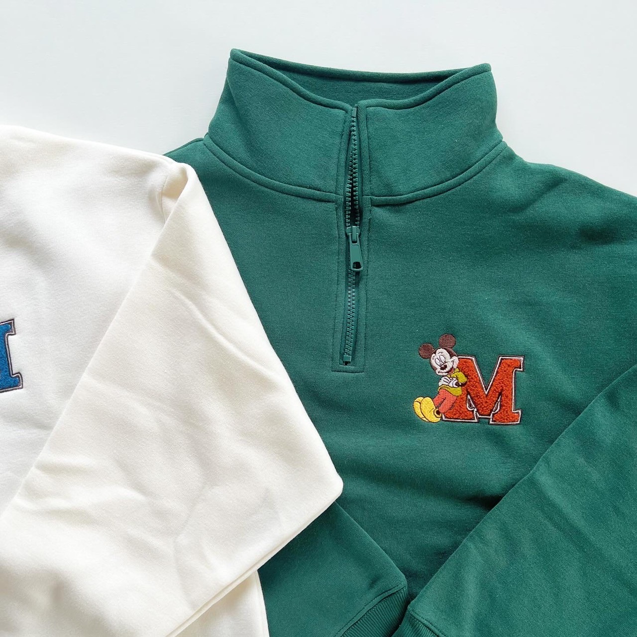 大人size[即納]   ハーフジップミッキー刺繍裏起毛トレーナー