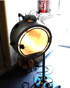 中古品 カーボン灯コウケントー1号機・専用キャスタースタンド付き