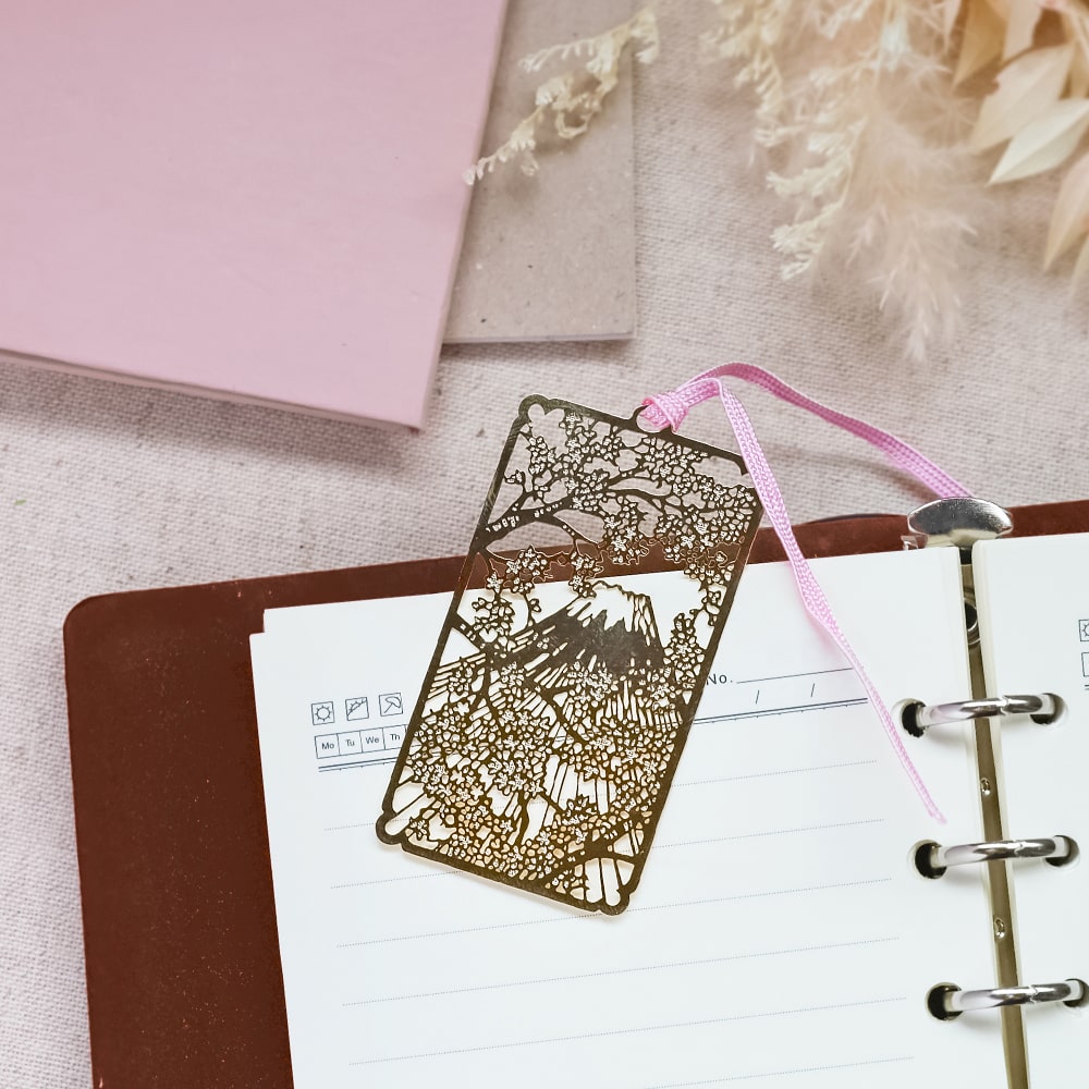 しおり 448effb2bb63b5815b3331a4cc2ba7