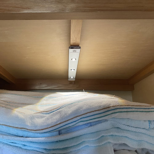 EXELUX<br>充電式センサーLEDスポットライト