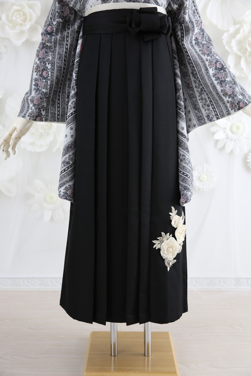 【卒業式袴レンタル/着物レンタル/通販レンタル】　ブランド　ラフィネモカ/学生袴/卒業式/小学生袴/かわいい袴/モダン/白/黒/着物-425/袴-267