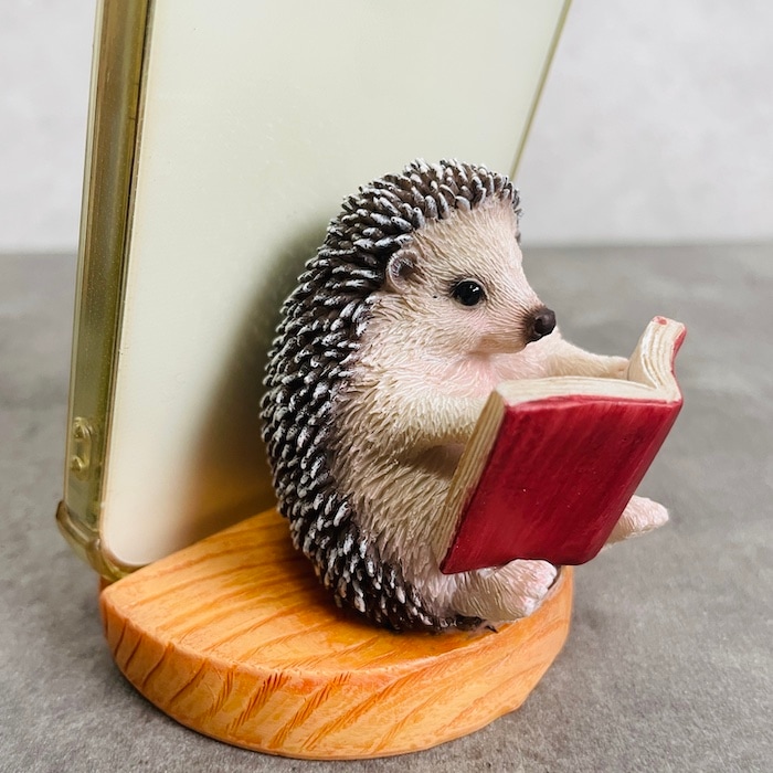 スマホスタンド 本を見るハリネズミ woobia ウービア 卓上 アニマル