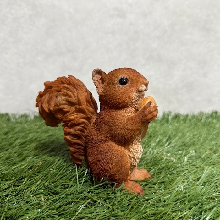 置物 松ぼっくりを掴むリス かわいい woobia ウービア おしゃれ