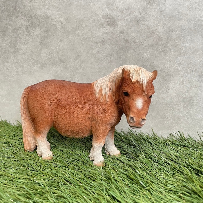 かわいいポニーの置物 woobia ウービア 馬 おしゃれ ガーデン