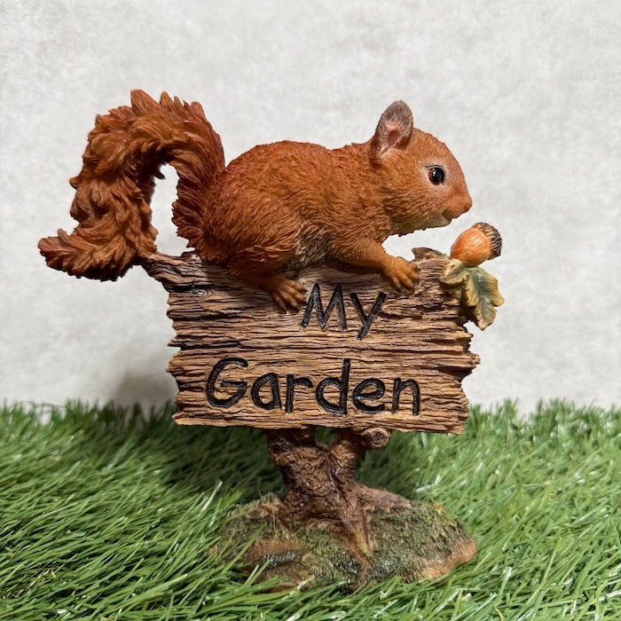 お庭をかわいく　リスと木の切り株ソーラーオーナメント38cm Amazon.co.jp: お庭をかわいく リスと木の切り株ソーラーオーナメント