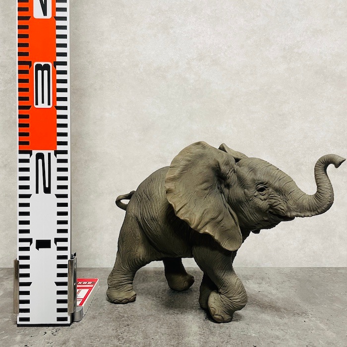 置物 喜んでるゾウ 小 横幅31cm 象 縁起物 風水 woobia ウービア