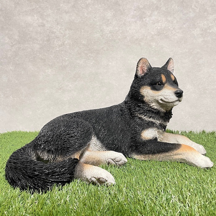 置物 リラックス黒柴犬 中 犬グッズ 高さ28.5cm woobia ウービア