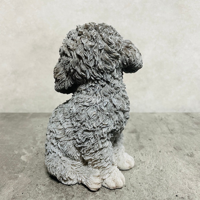 かわいい 犬 置物 振り返るトイプードル グレー 小 woobia ウービア