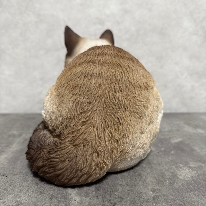 置物 不機嫌なシャム猫 ネコ 高さ17.8cm woobia ウービア 大きい