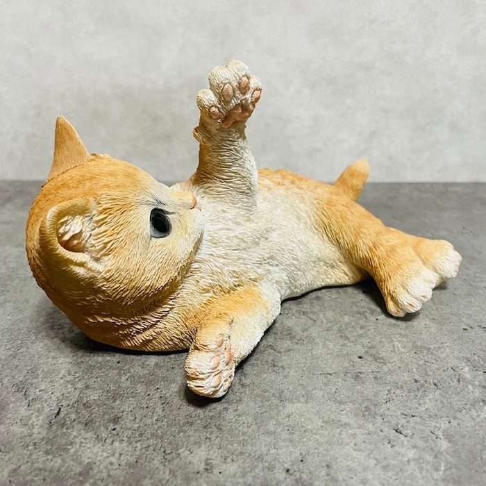 かわいい猫の置物 じゃれる茶トラ子猫 woobia ウービア おしゃれ