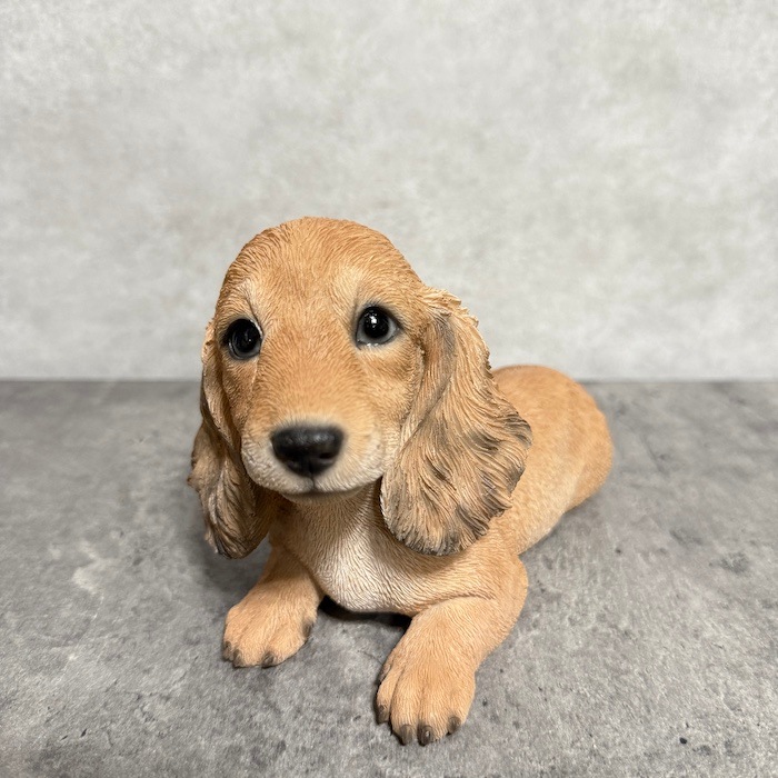 犬の石製置物 クリーム色と黒の斑点 約10cm　大幅値下げ 犬 置物 小さい かわいい おしゃれ リラックスダックスフンドクリーム