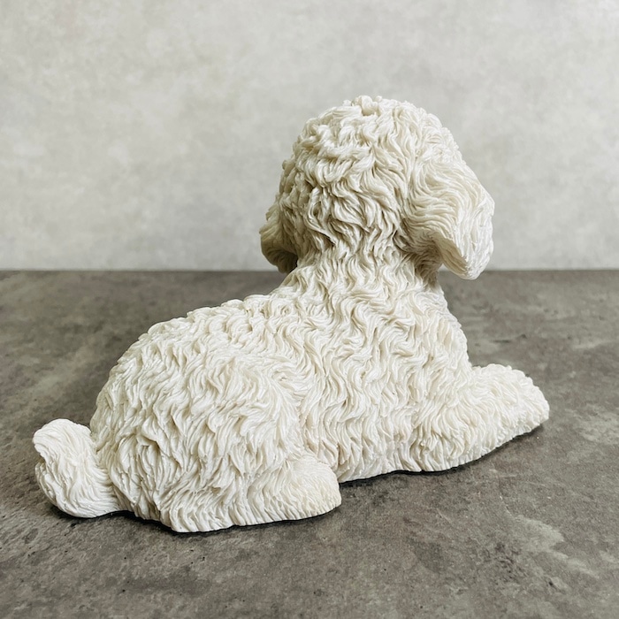 かわいい 犬 置物 見上げるトイプードル 白 woobia ウービア