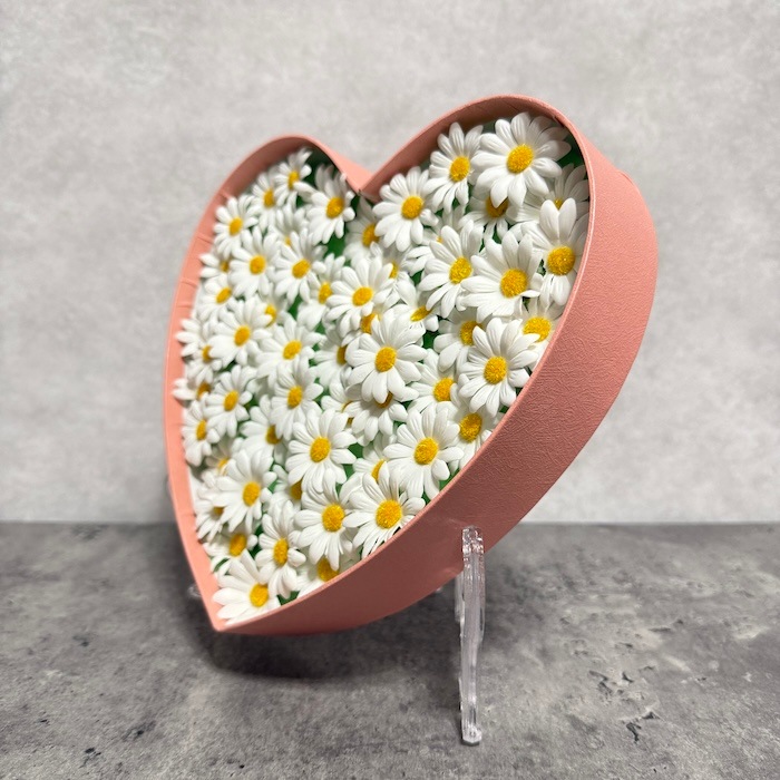 最終SALE‼️早い者勝ち‼️ブローチ 花形 ホワイト マーガレット ボックス付き ホワイトマーガレットブローチ ヴィンテージ 花 ホワイト 白 金