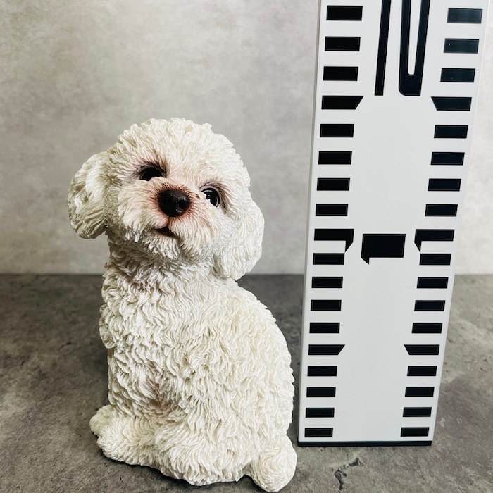 プードルの置物 かわいい 犬 置物 振り返るトイプードル グレー 動物 おしゃれ