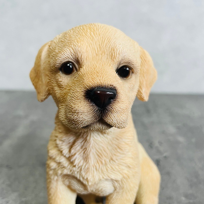 かわいい犬の置物 高さ12.2cm 頭を上げる ラブラドールレトリバー