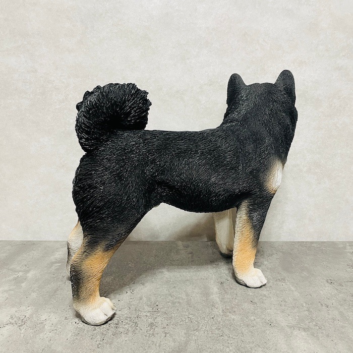 犬　置物　リアル　柴犬　黒柴　40cm ガーデン 置物 立っている黒柴犬 イヌ 特大 高さ41.5cm woobia ウービア