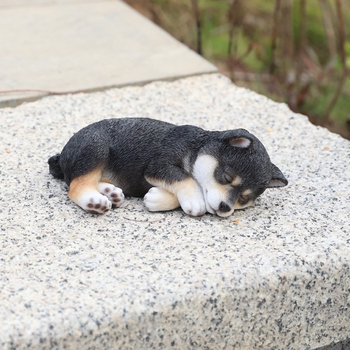 犬型オブジェ スタッズ付き 犬 置物 すやすや黒柴犬 グッズ 横幅17.5cm リアル 可愛い おしゃれ