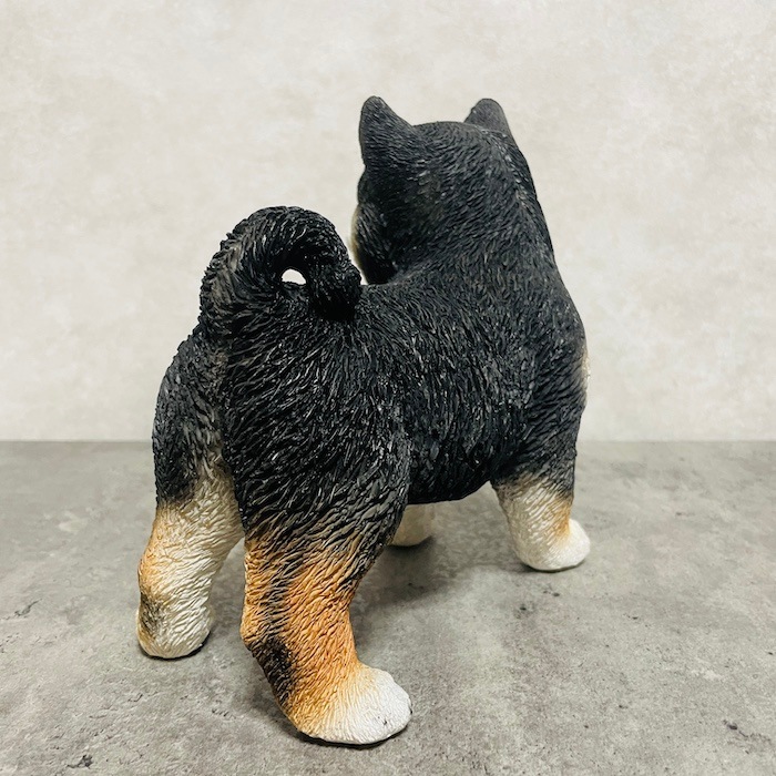 かわいい犬の置物 歩く黒柴犬 横幅18.5cm グッズ woobia ウービア イヌ