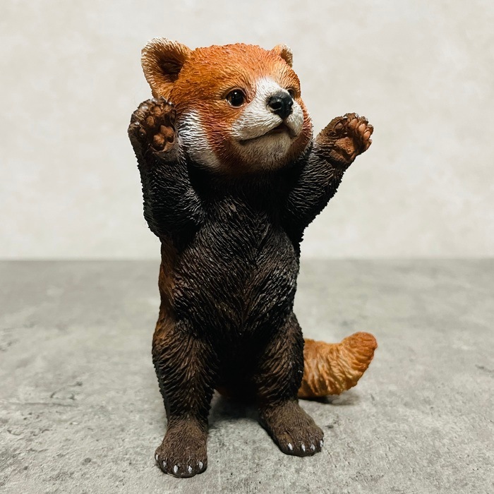 朝早く起きるレッサーパンダ アーティストベア 海外作家様 ハンドメイド 置物 かわいい 置物 動物 手をあげるレッサーパンダ woobia ウービア