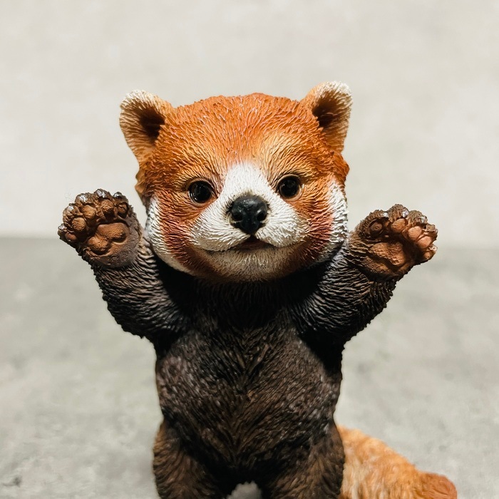 かわいい 置物 動物 手をあげるレッサーパンダ woobia ウービア