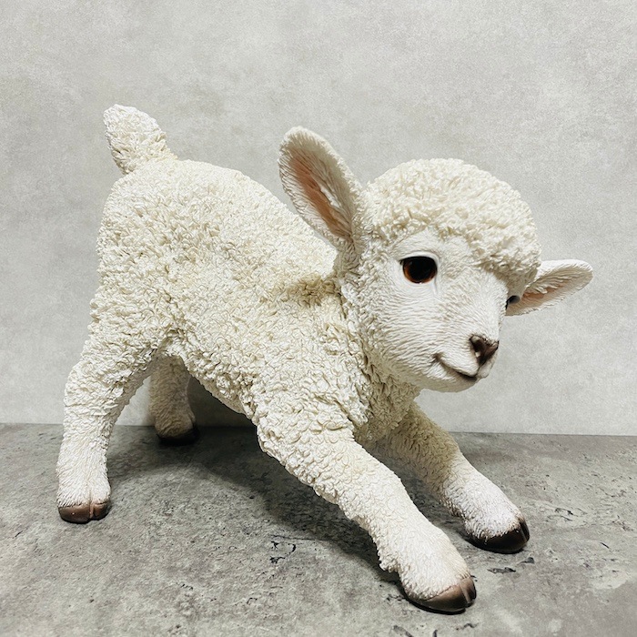 かわいい 置物 前かがみの子羊 高さ18cm woobia ウービア おしゃれ