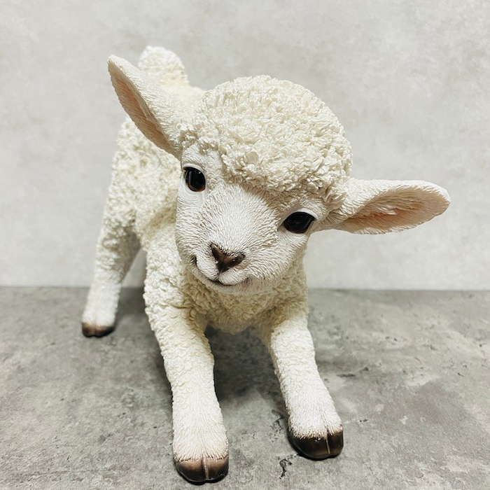 かわいい 置物 前かがみの子羊 高さ18cm woobia ウービア おしゃれ