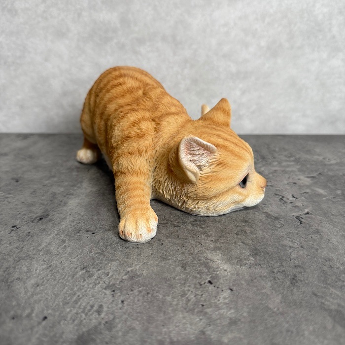 置物 小さい 動物 獲物発見 茶トラ猫 ネコ 横幅23cm woobia ウービア