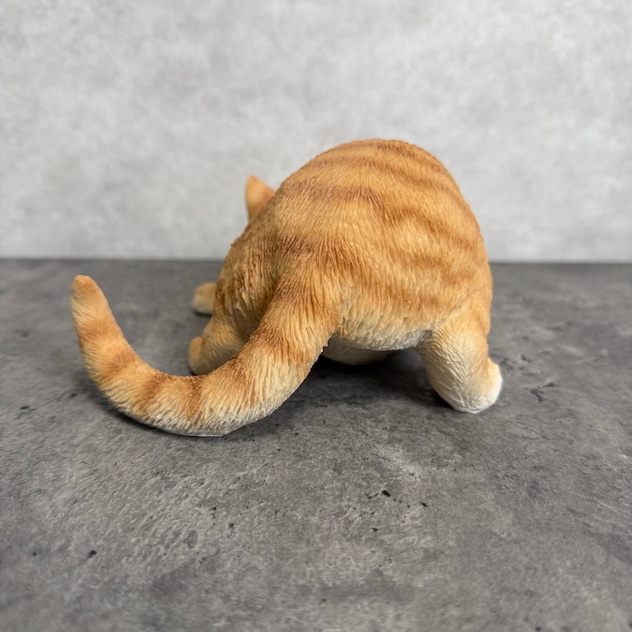 置物 小さい 動物 獲物発見 茶トラ猫 ネコ 横幅23cm woobia ウービア