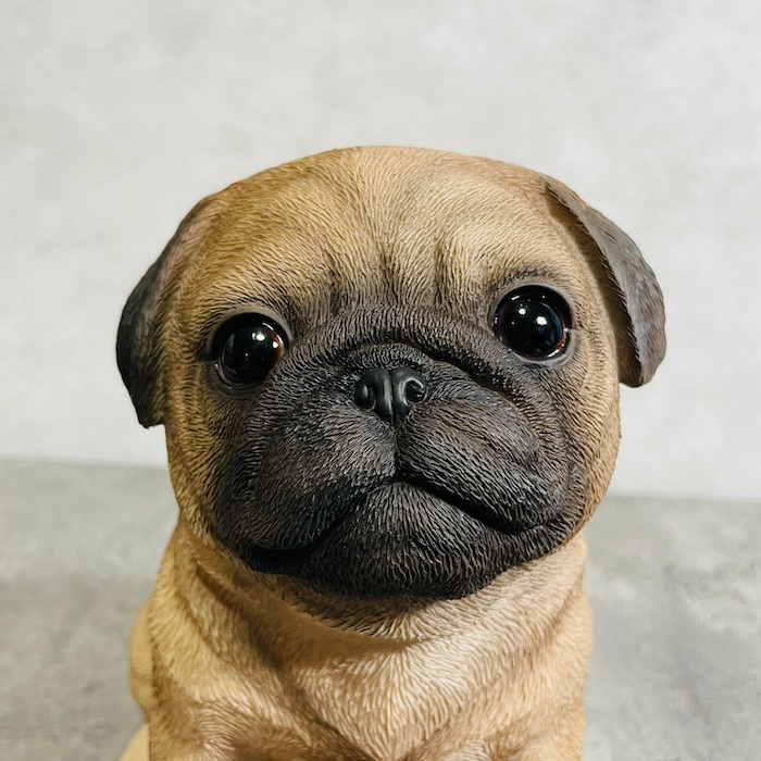 かわいい 犬 置物 高さ19.3cm お座り パグ woobia ウービア イヌ