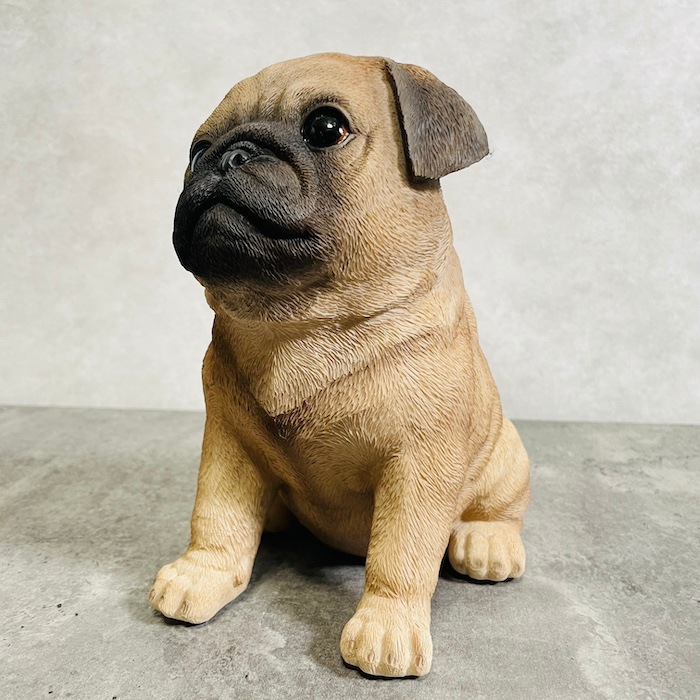 かわいい 犬 置物 高さ19.3cm お座り パグ woobia ウービア イヌ