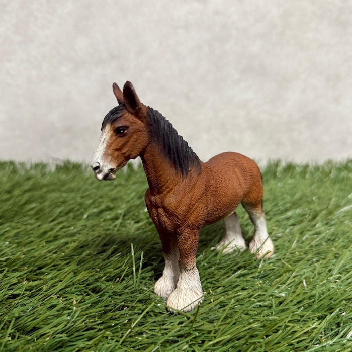 馬の置き物 うさぎの毛皮の馬の置き物 リアルな馬の置き物 毛皮の馬の置き物 馬 置物 立つブラウン馬 かわいい woobia ウービア おしゃれ ガーデン