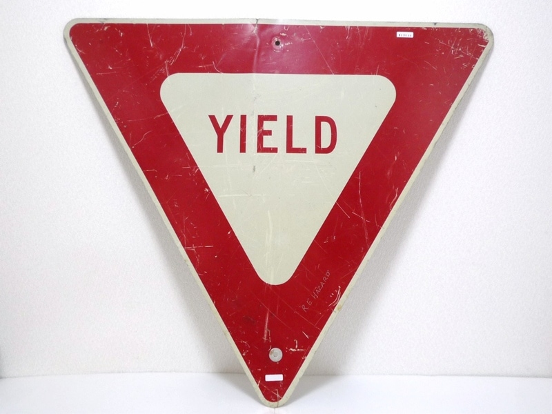 アメリカ看板 YIELD標識 三角形 赤と白 YIELD 看板 | ANTIQUE -アンティーク-,サイン・ウォールデコ