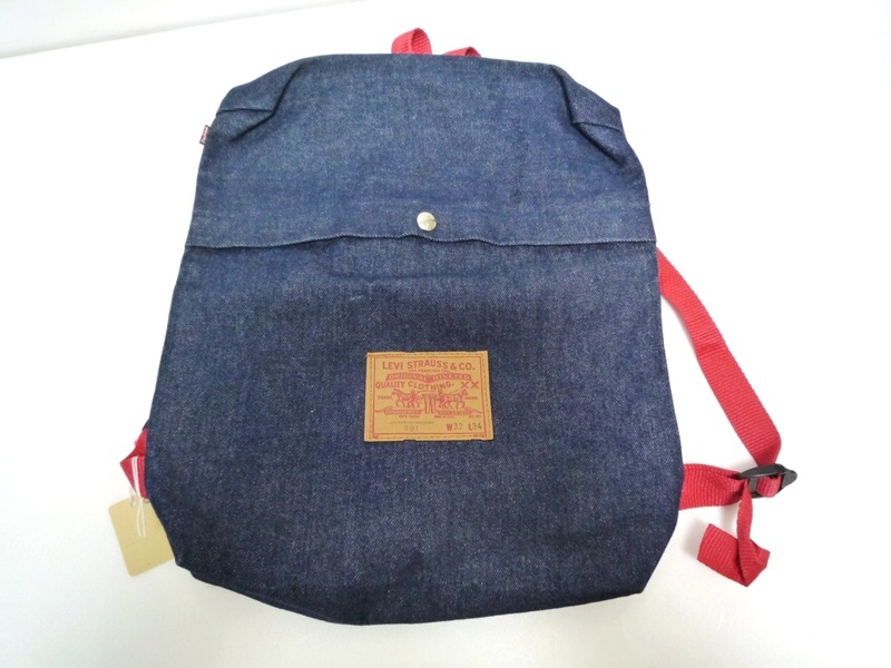 Levi's���ǥ˥���å�