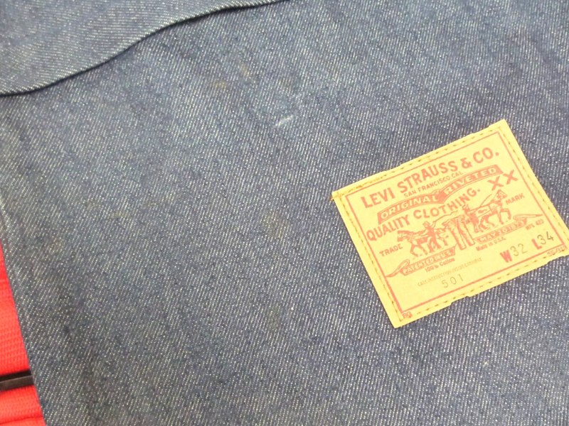 Levi's���ǥ˥���å�