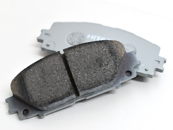 ヴィッツ NCP131 ブレーキパッド フロント 前 グレード：RSを除く 日立