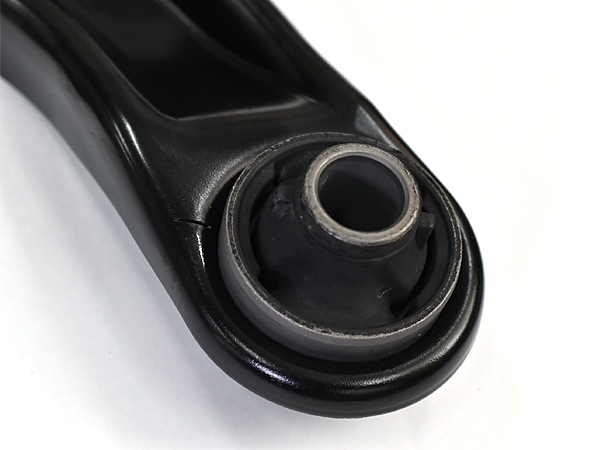 カローラアクシオ NKE165 NRE161 ロアアーム 左側 三恵工業 555 国産