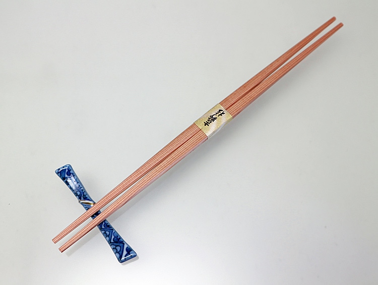 日本初の 赤味柾目五分長 吉野杉箸 赤味卵中箸 らんちゅう [白木の 100膳 カトラリー(スプーン等)
