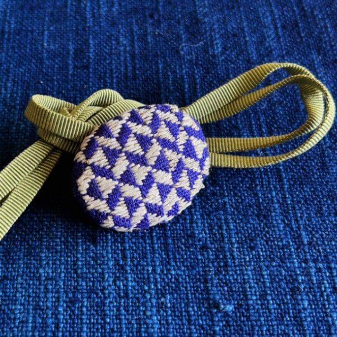 三線本体 蛇皮 金糸刺繍 三線本体 蛇皮 金糸刺繍 和楽器
