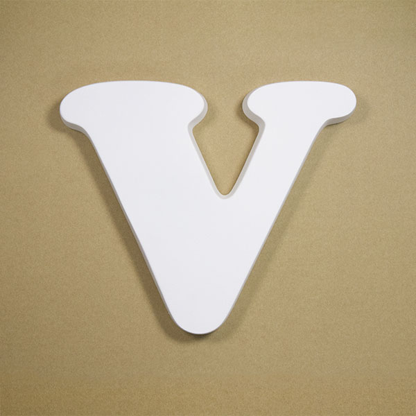 NFRC0V-BIG｜アルファベットオブジェ FRP製 V 壁掛け用フック穴あり 大