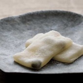 ≪安田屋製菓≫能登名物 ひっぱり餅（白） 12個入【石川県 石川県産 和菓子 銘菓 お取り寄せ 米粉 生菓子 甘納豆】