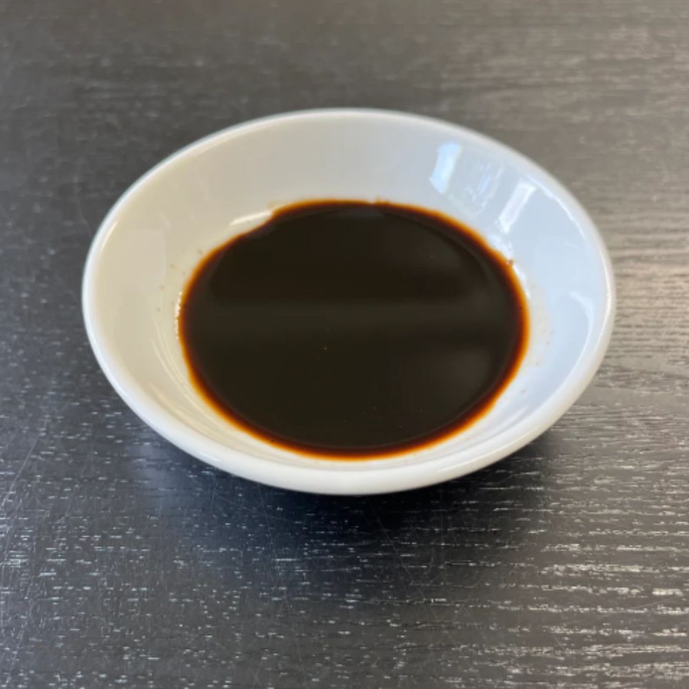 ≪麺家いろは≫ 富山ブラック黒醤油（調味料・ブラックペッパー入）【ご当地ラーメン 山元醸造 万能調味料ン ステーキ 餃子 卵かけごはん お刺身】