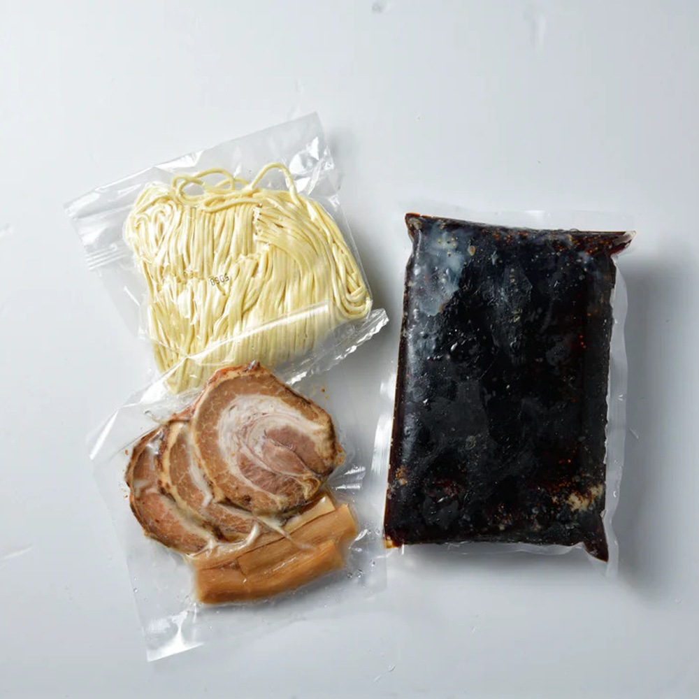 ≪麺家いろは≫ 富山ブラック餃子セット【ご当地らーめん】