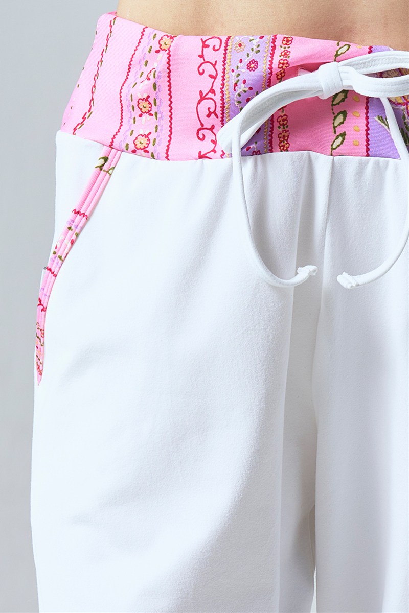 裾切替カーゴカプリパンツ＊ホワイト 【フリー】 [Vol.71 71166-237-8240] 定価\10,780（税込）