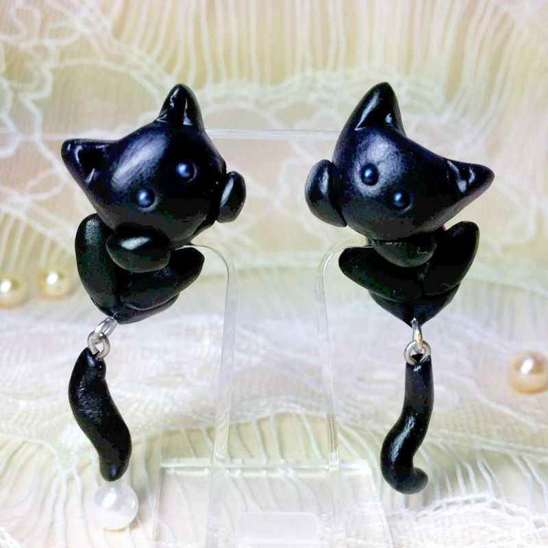 可愛い黒猫ちゃんピアス 可愛い黒猫ちゃんピアス
