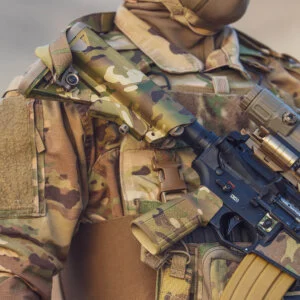 �º̥��顼 P-GRIP 22 AR�饤�ե��ѥ���å� B5 Systems �ƹ��ʪ