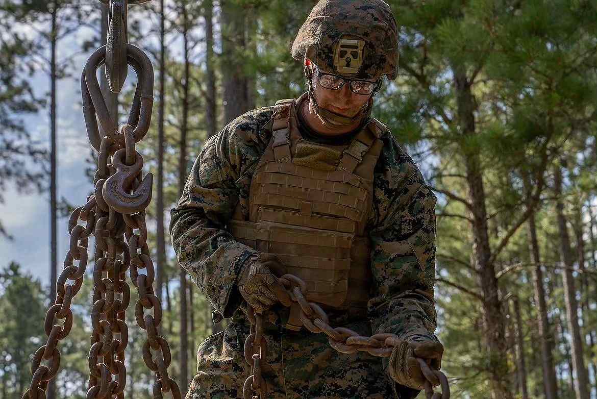 TACTICAL IMPACT COMMAND �����ƥ����륤��ѥ��� ��ꥹ��������Ѥ��߷פ��줿����ѥ��ȥ������֡�IRON CLAD���������ǥ����顼��